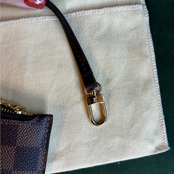 Authentic Louis Vuitton Neverfull PM clutch damier ebene red lining NEW - Picture 11 of 12